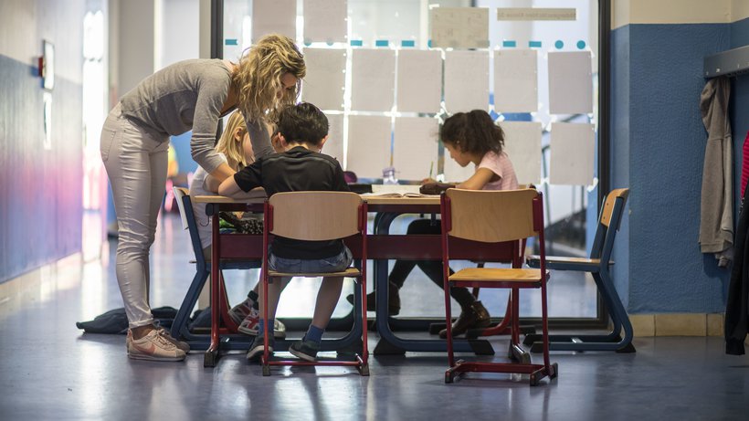 Deutschland verdummt: Werden Kinder alleine gelassen im offenen Unterricht?