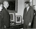 Alessandri y Kennedy en embajada de Chile.JPG