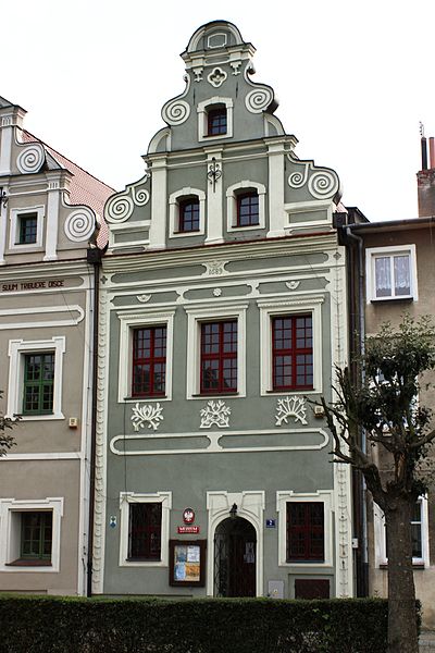 File:!-2014-wschowa-plac-zamkowy-02-b-abri.jpg